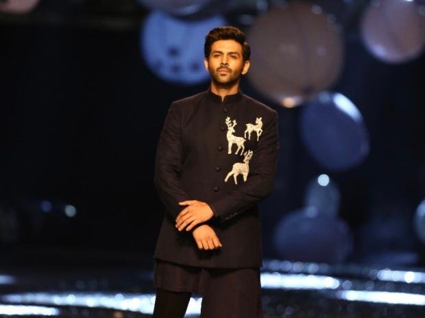 भूल भुलैया 2 ने 175 करोड़ रुपये के पार, अभिनेता ने फिल्म को बताया ‘ब्लॉकबस्टर’ भूल भुलैया 2 ने 175 करोड़ रुपये के पार, अभिनेता ने फिल्म को बताया ‘ब्लॉकबस्टर’