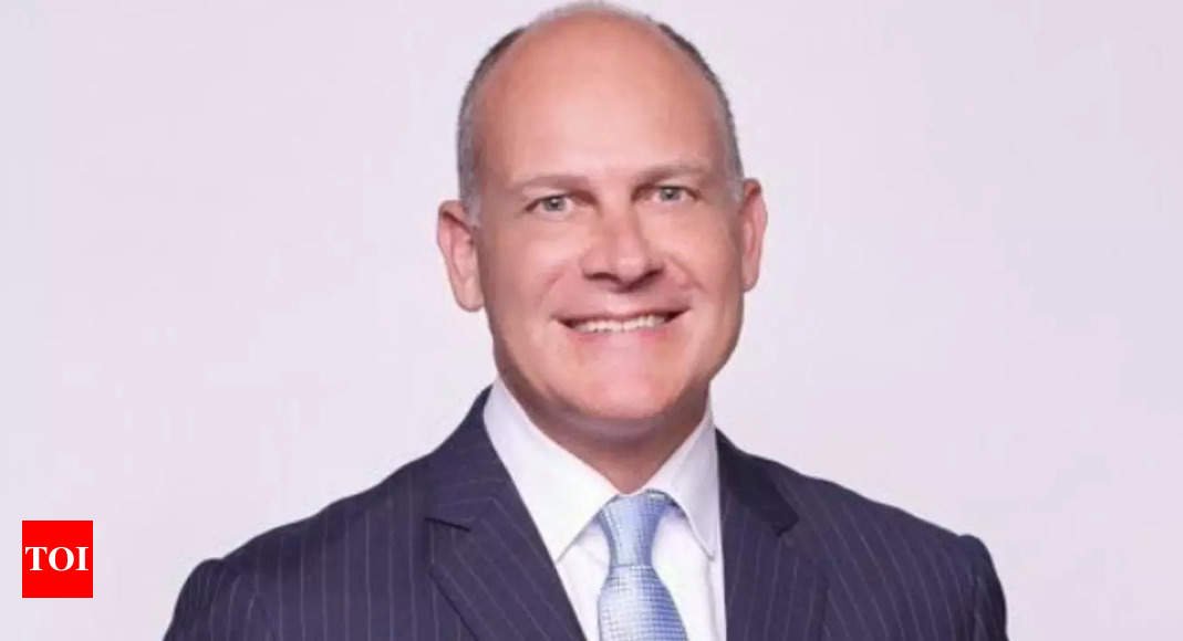 अगले एमडी और सीईओ: कैंपबेल विल्सन ने एयर इंडिया कार्यालय का दौरा किया; औपचारिकताएं पूरी करने के बाद ज्वाइन करने के लिए अगले एमडी और सीईओ: कैंपबेल विल्सन ने एयर इंडिया कार्यालय का दौरा किया; औपचारिकताएं पूरी करने के बाद ज्वाइन करने के लिए