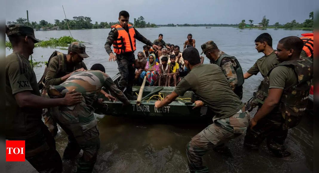 असम में बाढ़ से 47 लाख प्रभावित, मरने वालों की संख्या 81 हुई | भारत समाचार असम में बाढ़ से 47 लाख प्रभावित, मरने वालों की संख्या 81 हुई | भारत समाचार