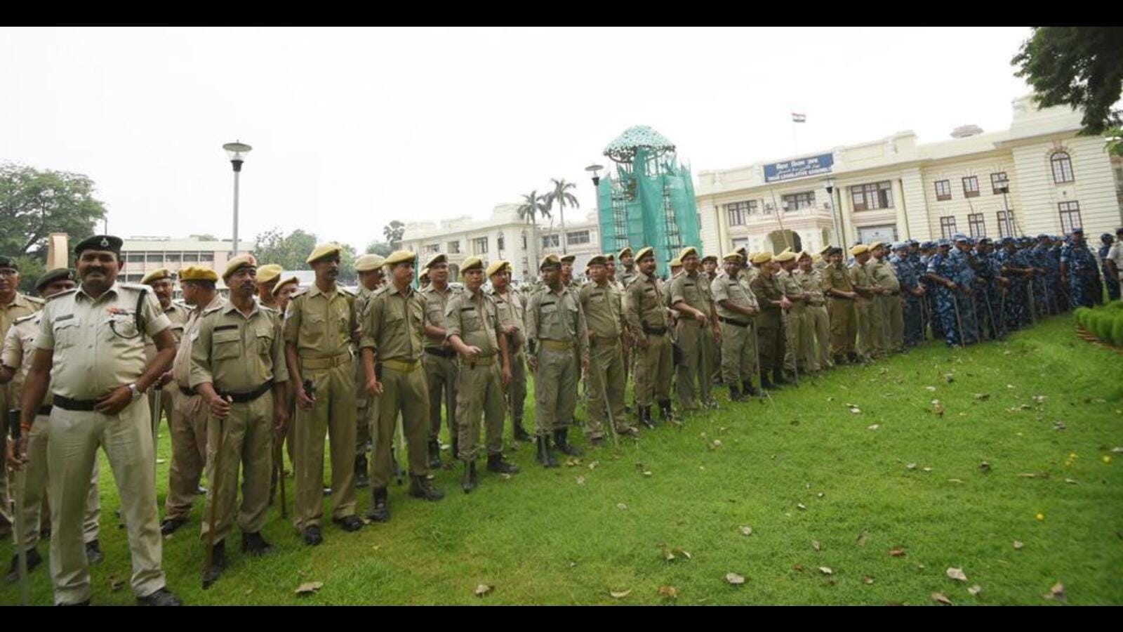आज से मानसून सत्र शुरू, अग्निपथ योजना को वापस लेने की मांग का विरोध आज से मानसून सत्र शुरू, अग्निपथ योजना को वापस लेने की मांग का विरोध
