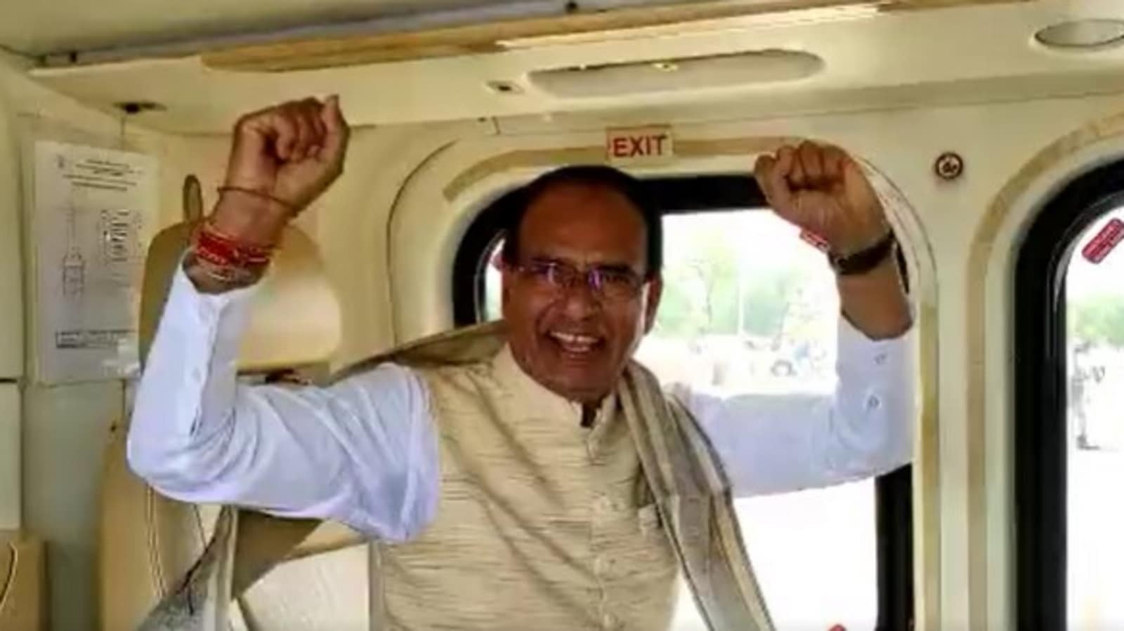 शिवराज चौहान ने पहली रणजी ट्रॉफी खिताब जीतने पर मप्र की टीम की सराहना की |  घड़ी