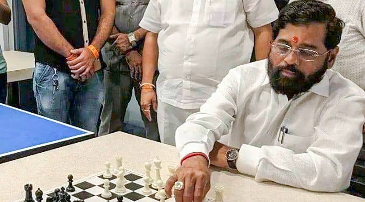 एकनाथ शिंदे और बागी मंत्रियों की तत्काल वापसी की मांग को लेकर बॉम्बे हाईकोर्ट में जनहित याचिका दायर