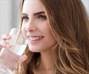 क्या आप अपने दैनिक जल सेवन की निगरानी करते हैं?