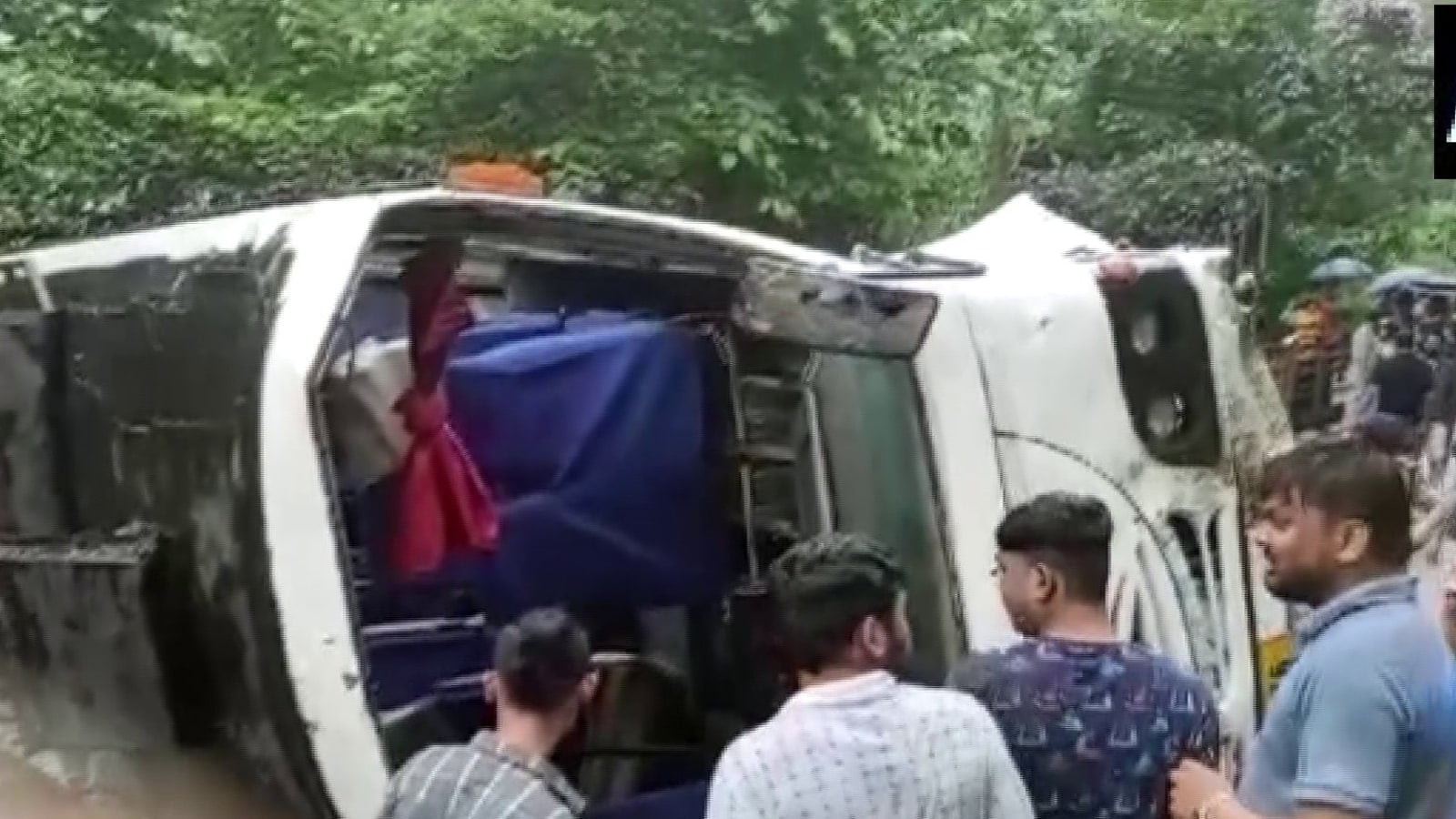 सिक्किम में बस दुर्घटना में झारखंड के 21 छात्रों में 26 घायल