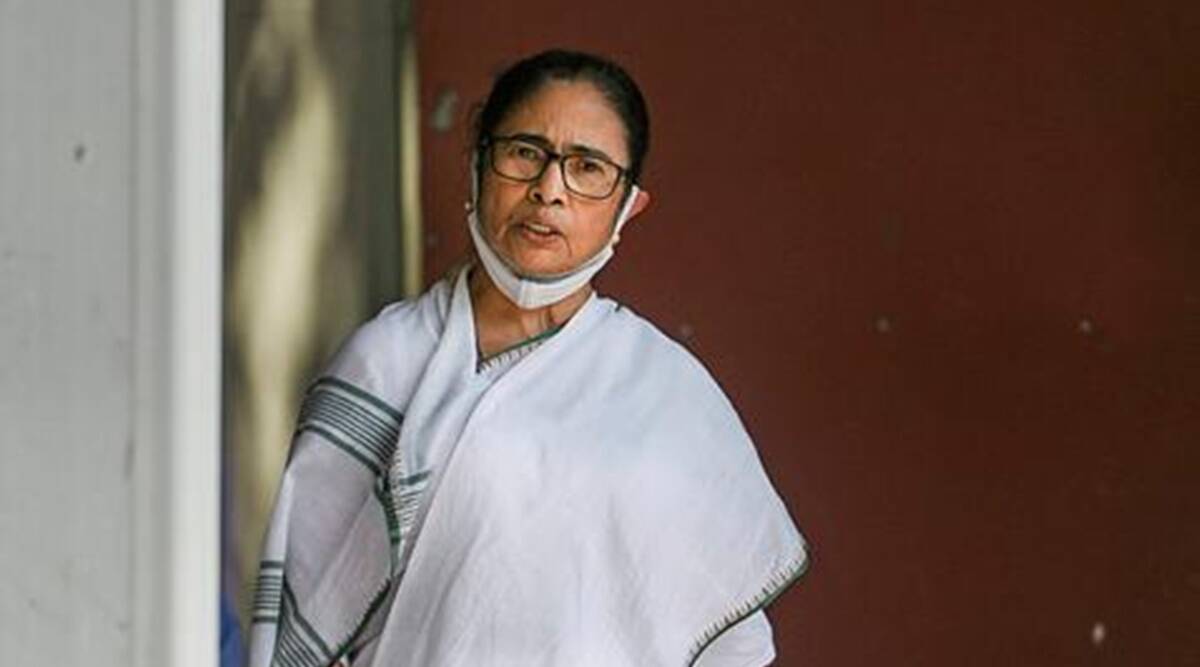 बीजेपी पर असंवैधानिक टिप्पणी वापस लें: राज्यपाल धनखड़ ने सीएम बनर्जी से कहा