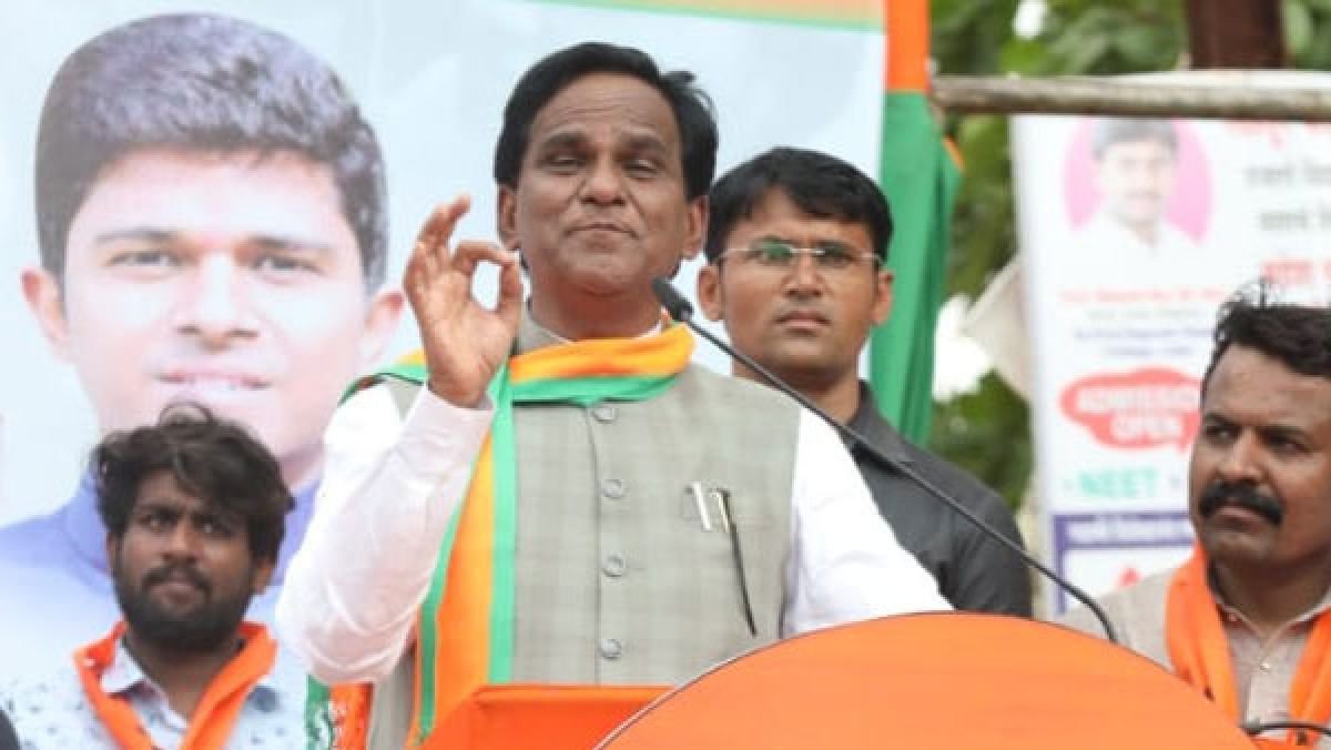 महाराष्ट्र संकट: केंद्रीय मंत्री का कहना है कि भाजपा सरकार बनाने का दावा नहीं कर रही है महाराष्ट्र संकट: केंद्रीय मंत्री का कहना है कि भाजपा सरकार बनाने का दावा नहीं कर रही है