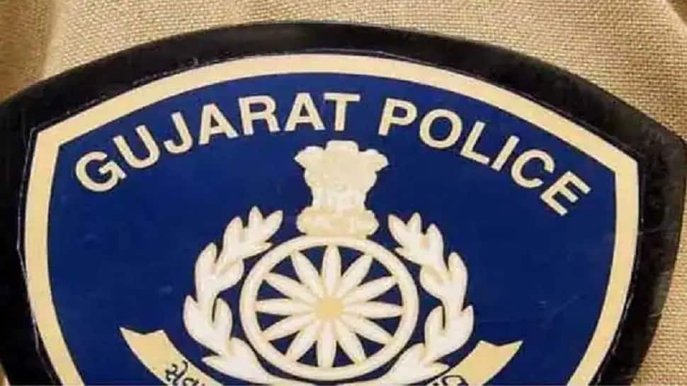 गुजरात पुलिस जांच करेगी कि पाकिस्तानी नागरिकों को वोटर आईडी और आधार कार्ड कैसे मिले | भारत समाचार गुजरात पुलिस जांच करेगी कि पाकिस्तानी नागरिकों को वोटर आईडी और आधार कार्ड कैसे मिले | भारत समाचार