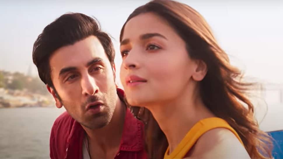 केसरिया गाना OUT: रणबीर ने आलिया-अयान के लाइव सेशन को किया चौपट, ‘बीवी’ की तारीफ |  सिनेमा समाचार