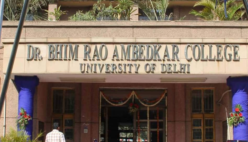 ‘इल्हाम’ बनाम ‘आरंभ’: डीयू कॉलेज के बाद नया विवाद थिएटर सोसायटी का उर्दू नाम बदलने के लिए | दिल्ली समाचार ‘इल्हाम’ बनाम ‘आरंभ’: डीयू कॉलेज के बाद नया विवाद थिएटर सोसायटी का उर्दू नाम बदलने के लिए | दिल्ली समाचार