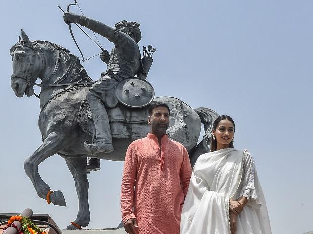 अक्षय कुमार की ‘सम्राट पृथ्वीराज’ ने पहले दिन 10.70 करोड़ रुपये कमाए अक्षय कुमार की ‘सम्राट पृथ्वीराज’ ने पहले दिन 10.70 करोड़ रुपये कमाए