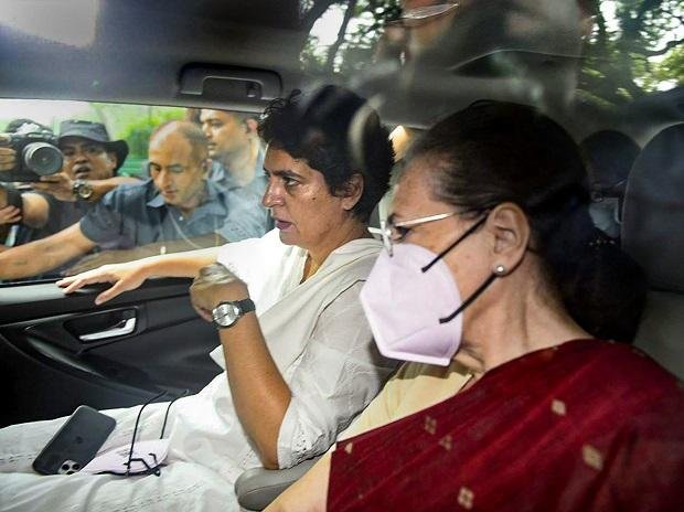 ईडी ने सोनिया से 2 घंटे तक पूछताछ की, कांग्रेस मौके का इस्तेमाल ताकत दिखाने के लिए करती है