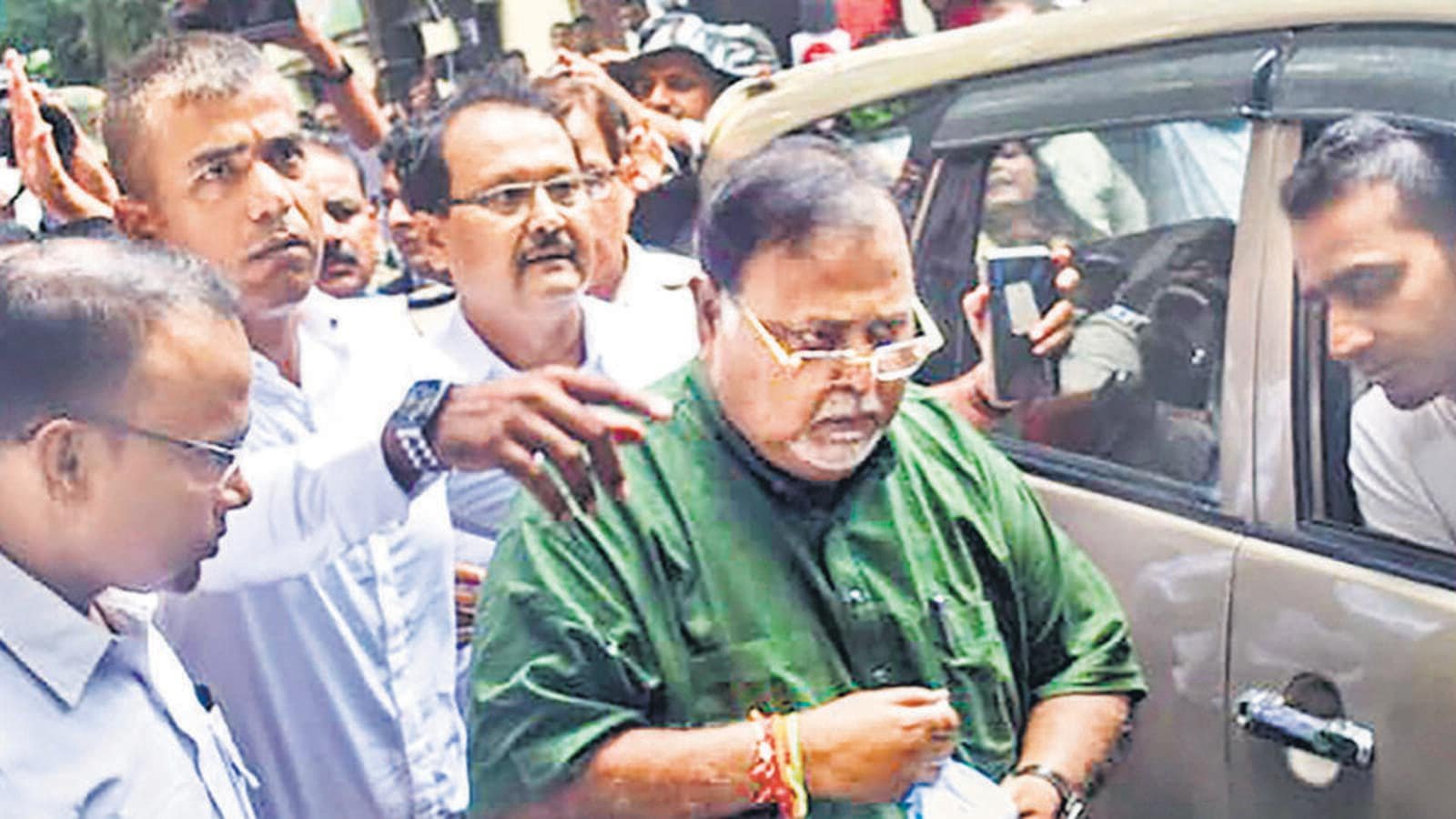 बंगाल भर्ती घोटाले में पार्थ चटर्जी को 2 दिन की ईडी हिरासत में भेजा गया |  भारत की ताजा खबर