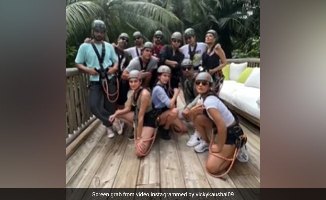 मालदीव में कैटरीना कैफ-विक्की कौशल और दोस्तों ने किया इतना मजा।  नई तस्वीरें देखें