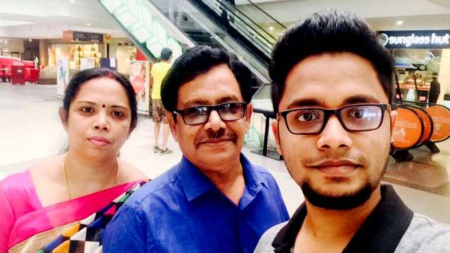 चलती ट्रेन से उतरने की कोशिश में बेंगलुरू के तकनीकी विशेषज्ञ की कुचलकर मौत चलती ट्रेन से उतरने की कोशिश में बेंगलुरू के तकनीकी विशेषज्ञ की कुचलकर मौत