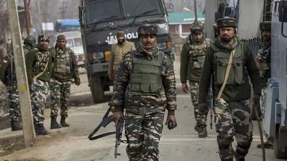 श्रीनगर में आतंकी हमले में एएसआई की मौत, दो पुलिसकर्मी घायल श्रीनगर में आतंकी हमले में एएसआई की मौत, दो पुलिसकर्मी घायल