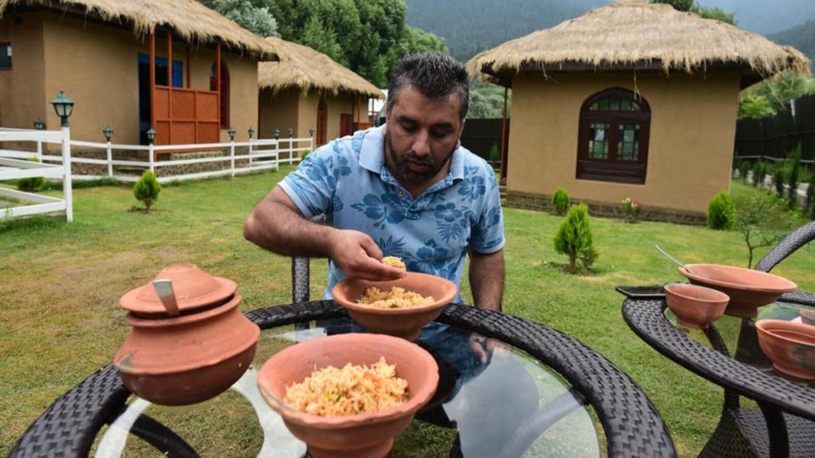 मड ओवर मोर्टार: पारंपरिक घर पर्यटकों को पहले के कश्मीर में टेलीपोर्ट करते हैं