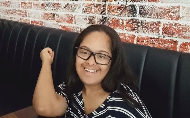 डाउन सिंड्रोम वाली युवा मॉडल रिजा रेजी से मिलें