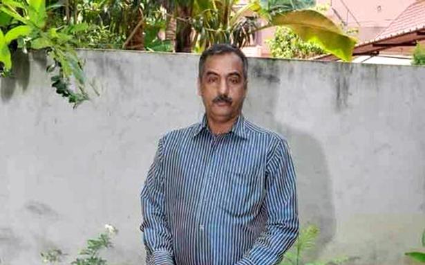 विनोद सहदेवन नायर के पास परसाला, तिरुवनंतपुरम में अपने खेत में 400 से अधिक किस्मों के केले हैं।