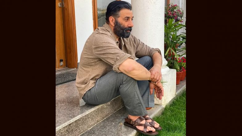 इलाज के लिए अमेरिका पहुंचे सनी देओल, शूटिंग के दौरान अभिनेता को लगी पीठ में चोट