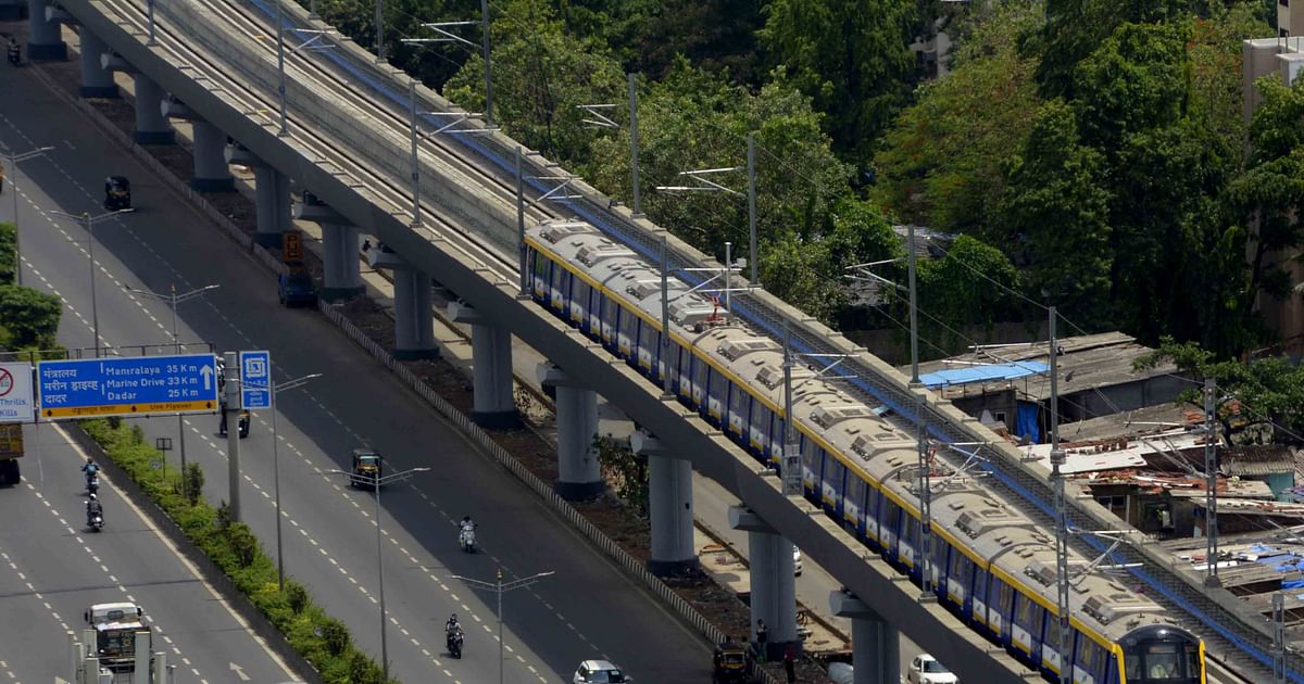 मेट्रो लाइन 7 गर्डर के लॉन्च से WEH पर ट्रैफिक जाम