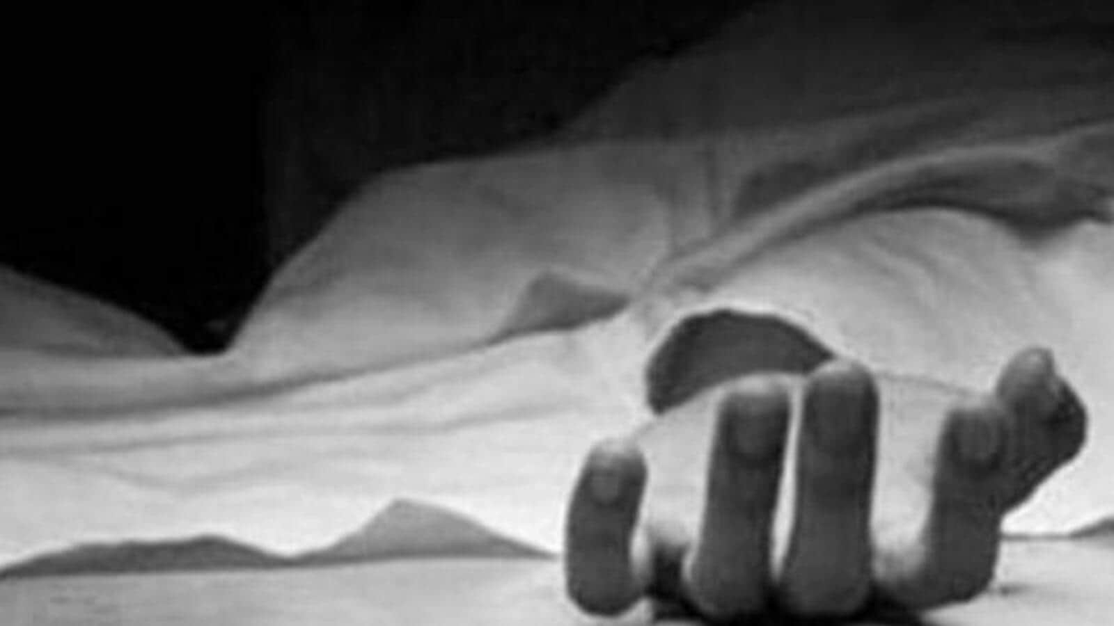 नशे में धुत युवक ने पुणे के होटल की दूसरी मंजिल से छलांग लगाई, मौत नशे में धुत युवक ने पुणे के होटल की दूसरी मंजिल से छलांग लगाई, मौत