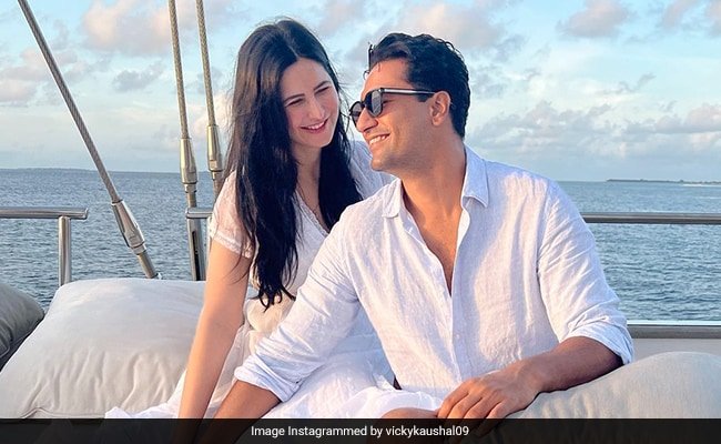 इसके लिए कैटरीना कैफ और विक्की कौशल मालदीव पिक, तृप्ति डिमरी और अन्य सितारों से दिलों की एक स्ट्रिंग