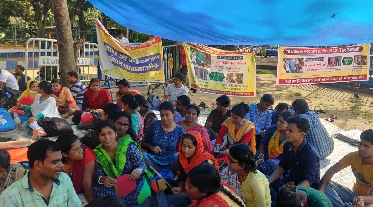 बंगाल शिक्षक भर्ती : हाईकोर्ट से बर्खास्त लोगों के घरों पर सदमा, इनकार बंगाल शिक्षक भर्ती : हाईकोर्ट से बर्खास्त लोगों के घरों पर सदमा, इनकार