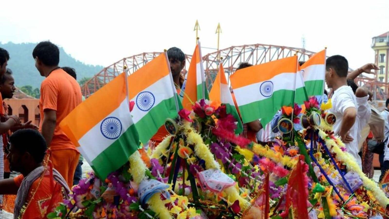 उत्तराखंड विशेष ट्रेनों से कांवड़ यात्रा के लिए तैयार, तीर्थयात्रियों के लिए बाजार