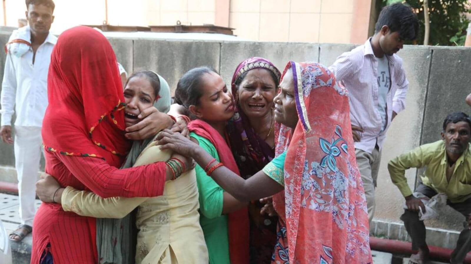 दिल्ली: अलीपुर की दीवार गिरने के बाद एमसीडी ने 2 इंजीनियरों को किया निलंबित, जांच के आदेश | ताजा खबर दिल्ली दिल्ली: अलीपुर की दीवार गिरने के बाद एमसीडी ने 2 इंजीनियरों को किया निलंबित, जांच के आदेश | ताजा खबर दिल्ली