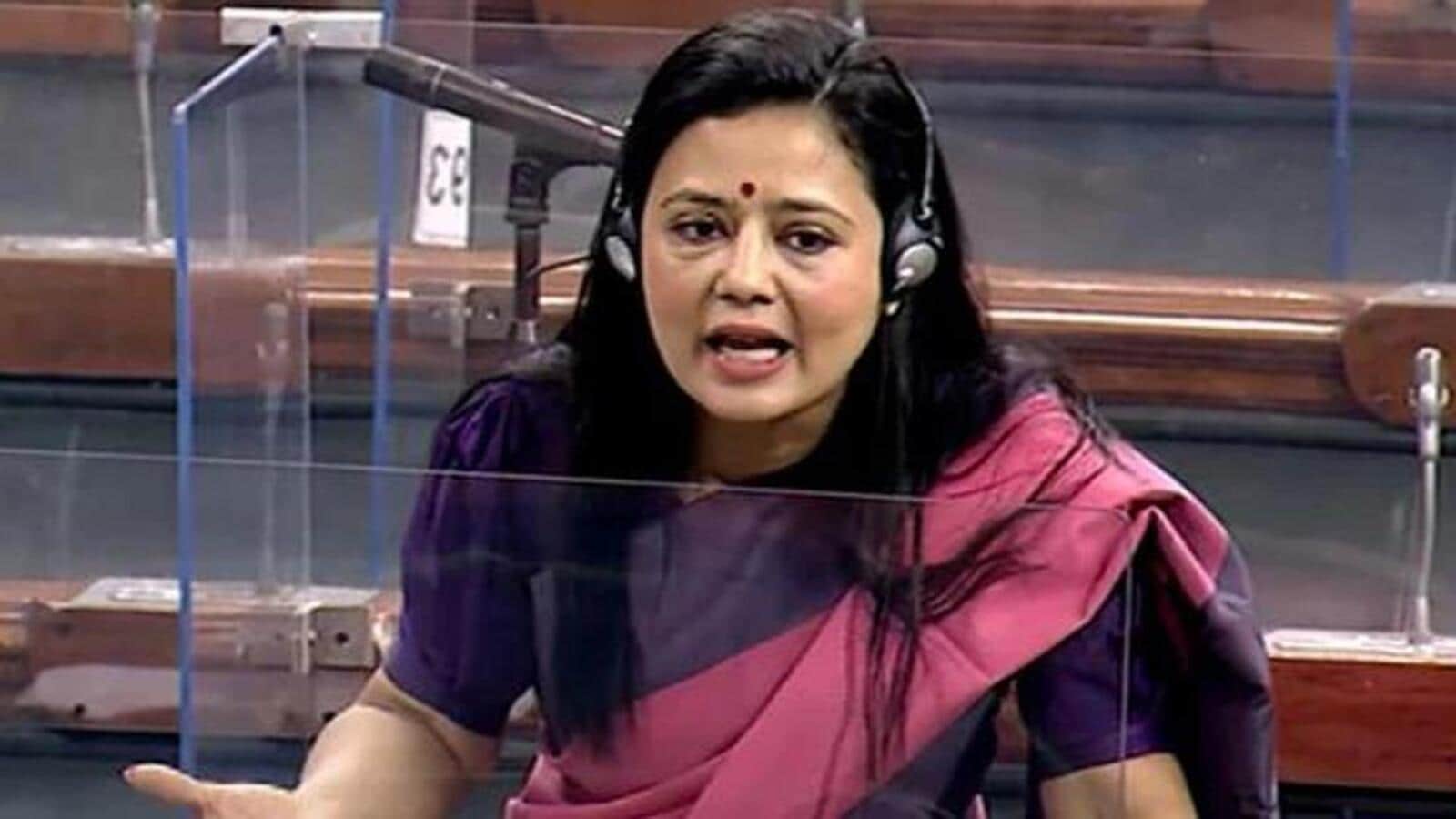 मोइत्रा की टिप्पणी के बाद पुजारियों का कहना है कि काली को चढ़ावा हर जगह अलग-अलग होता है |  कोलकाता