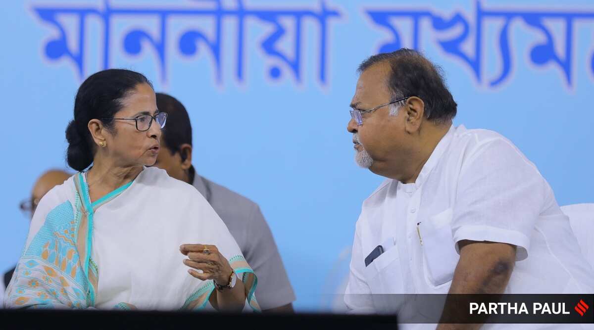बंगाल स्कूल भर्ती घोटाला: अर्पिता मुखर्जी के एक और फ्लैट पर ईडी का छापा;  सीएम ममता बनर्जी ने पार्थ चटर्जी को किया बर्खास्त