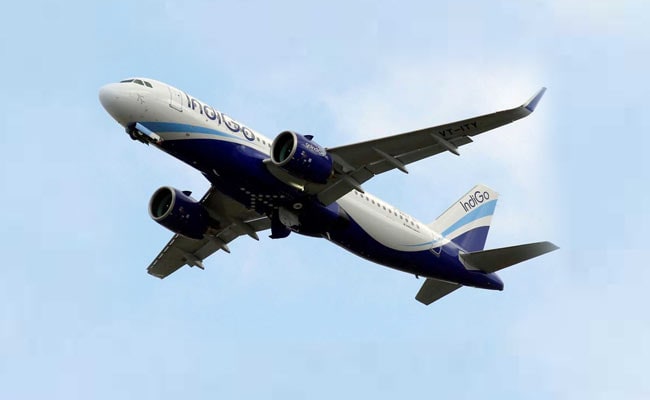 रायपुर-इंदौर इंडिगो फ्लाइट के मंगलवार को लैंडिंग के बाद केबिन में धुआं रायपुर-इंदौर इंडिगो फ्लाइट के मंगलवार को लैंडिंग के बाद केबिन में धुआं