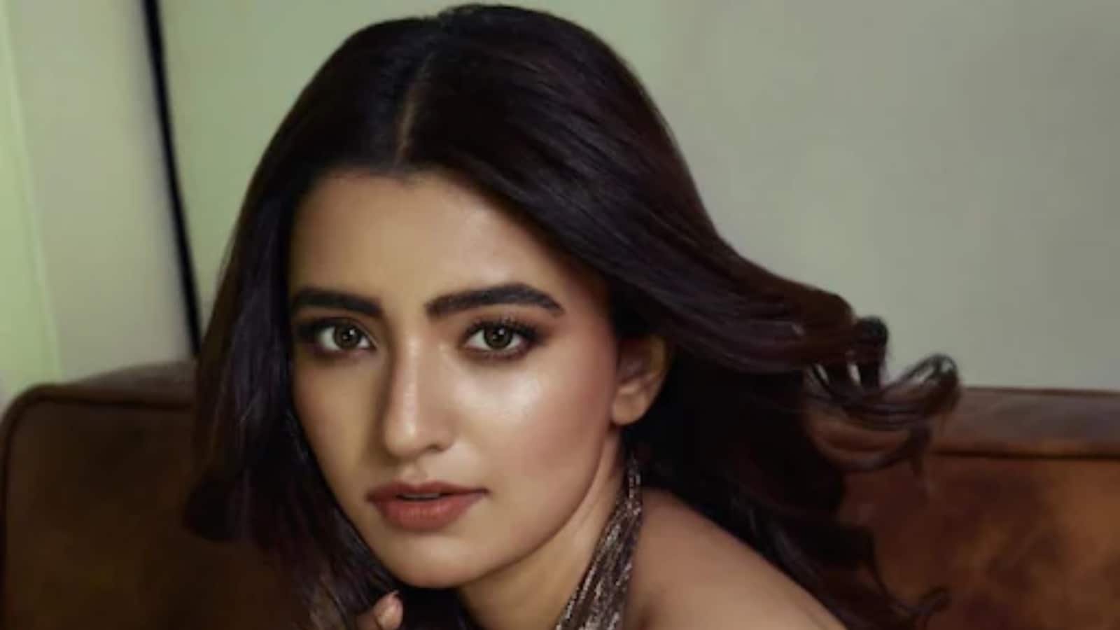 तेलुगु दिवा रुखसार ढिल्लों अपने अगले शीर्षक स्पार्क में महिला प्रधान भूमिका निभाने के लिए