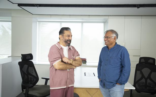 देखो |  भाग 2: लोकतंत्र और कल्पना की भूमिका पर लेखक जयमोहन के साथ बातचीत में अभिनेता कमल हासन (अंग्रेज़ी में)