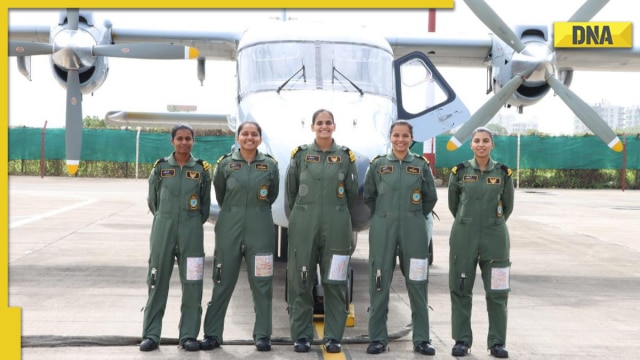 भारतीय नौसेना ने अरब सागर में पहले मिशन के लिए महिला वायुसैनिकों की सराहना की भारतीय नौसेना ने अरब सागर में पहले मिशन के लिए महिला वायुसैनिकों की सराहना की