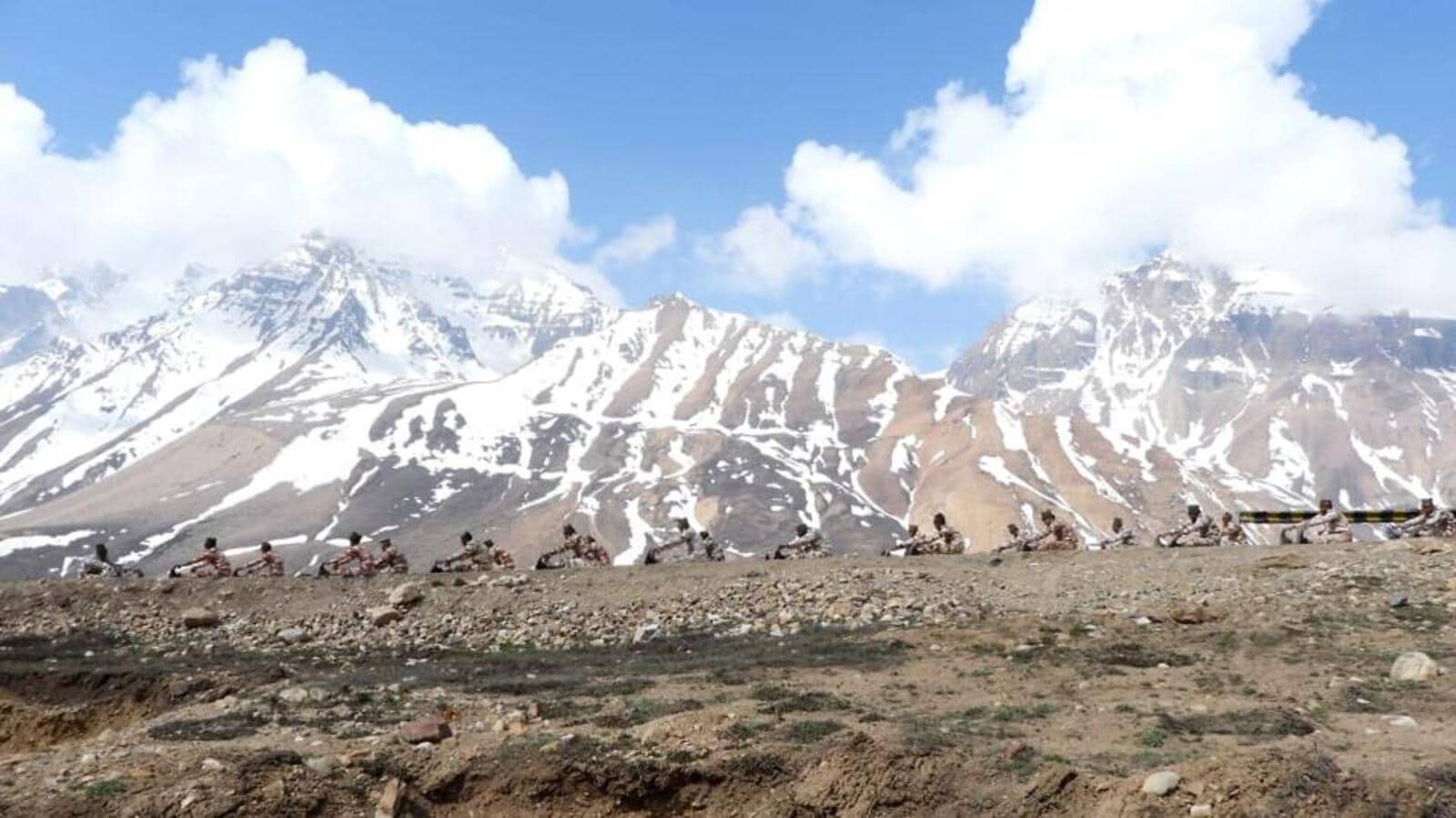 उत्तराखंड HC ने पर्यटकों के लिए 30 चोटियों को खोलने से पहले पर्यावरण ऑडिट का आदेश दिया उत्तराखंड HC ने पर्यटकों के लिए 30 चोटियों को खोलने से पहले पर्यावरण ऑडिट का आदेश दिया