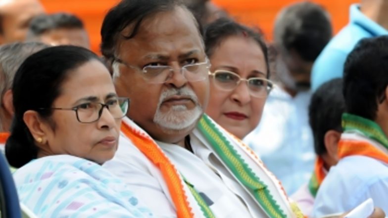 पश्चिम बंगाल: ममता बनर्जी सरकार ने पार्थ चटर्जी के विश्वासपात्र नौकरशाहों पर सख्त कार्रवाई शुरू की