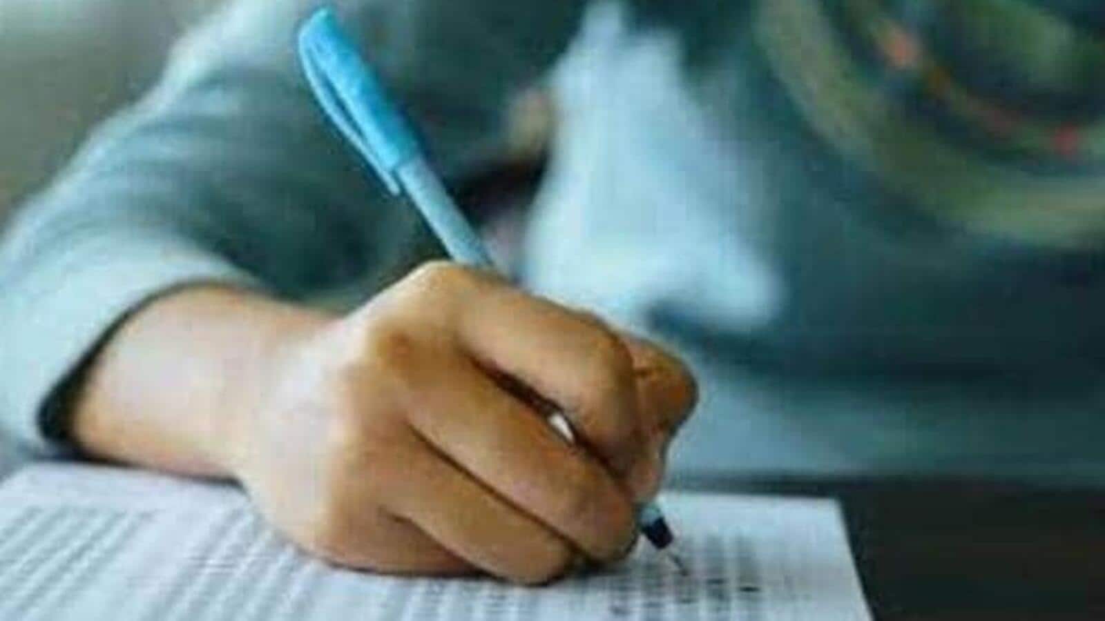 बिहार के 13 हजार शिक्षकों में से 97 फीसदी ने हेडमास्टर बनने के लिए परीक्षा दी कहो कट-ऑफ कम करो बिहार के 13 हजार शिक्षकों में से 97 फीसदी ने हेडमास्टर बनने के लिए परीक्षा दी कहो कट-ऑफ कम करो