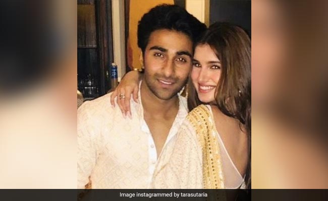 तारा सुतारिया ने बॉयफ्रेंड आधार जैन को उनके जन्मदिन पर इस तरह विश किया तारा सुतारिया ने बॉयफ्रेंड आधार जैन को उनके जन्मदिन पर इस तरह विश किया