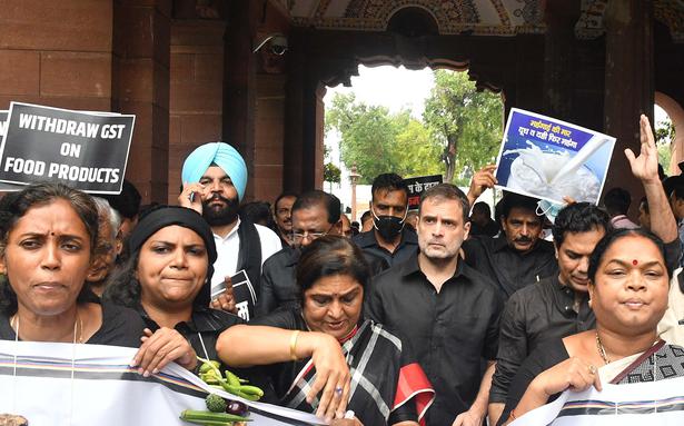 महंगाई पर कांग्रेस का देशव्यापी विरोध प्रदर्शन; राहुल का कहना है कि भारत 'लोकतंत्र की मौत' देख रहा है
