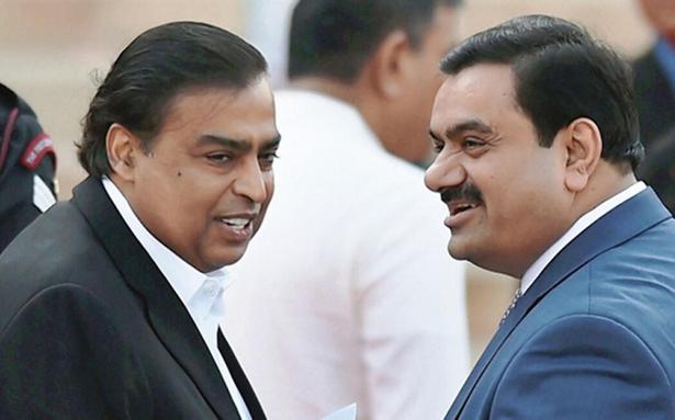 अडानी के अंबानी के मैदान में उतरते ही एशिया के सबसे अमीर आदमी लड़ाई के लिए तैयार