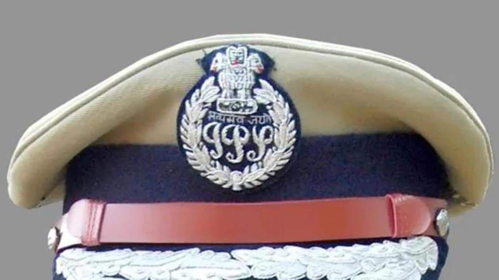 यूपी में 7 आईपीएस अधिकारियों के फेरबदल में लखनऊ, कानपुर कमिश्नरों का तबादला यूपी में 7 आईपीएस अधिकारियों के फेरबदल में लखनऊ, कानपुर कमिश्नरों का तबादला