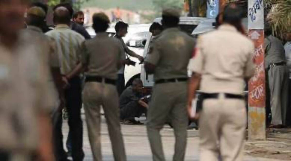 लखनऊ और कानपुर के पुलिस प्रमुखों का तबादला