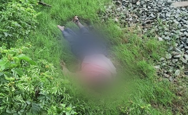 ट्रैक पार करते समय ट्रेन की चपेट में आया कर्नाटक का छात्र, आक्रोशित प्रदर्शन