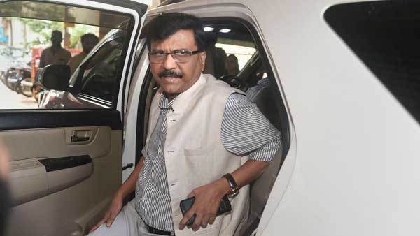 सेना सांसद संजय राउत मेडिकल चेकअप के लिए रवाना, जल्द ही कोर्ट में पेश किया जाएगा