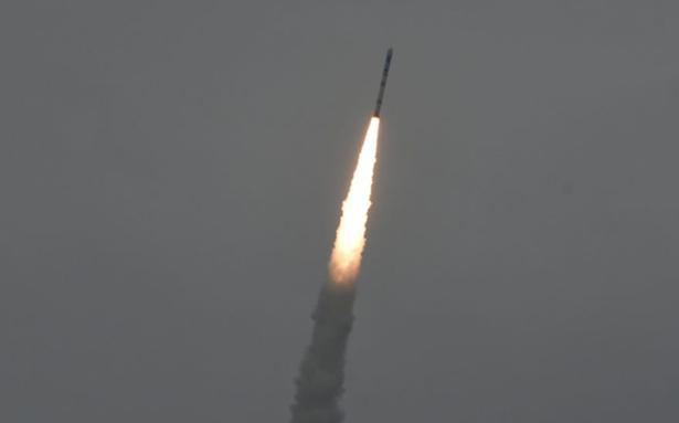 ISRO SSLV-D1/EOS-02 लाइव लॉन्च | अंतिम चरण में मिशन को डेटा हानि हुई; स्थिति जल्द घोषित की जाएगी ISRO SSLV-D1/EOS-02 लाइव लॉन्च | अंतिम चरण में मिशन को डेटा हानि हुई; स्थिति जल्द घोषित की जाएगी