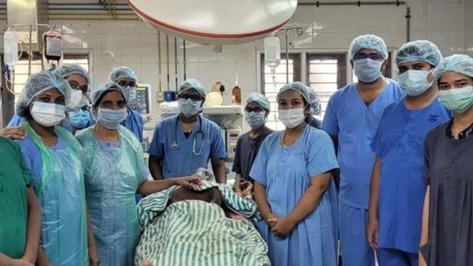 सरकारी अस्पताल के डॉक्टरों ने ‘गर्भवती दिखने वाली’ महिला के पेट से निकाला 35 किलो का ट्यूमर